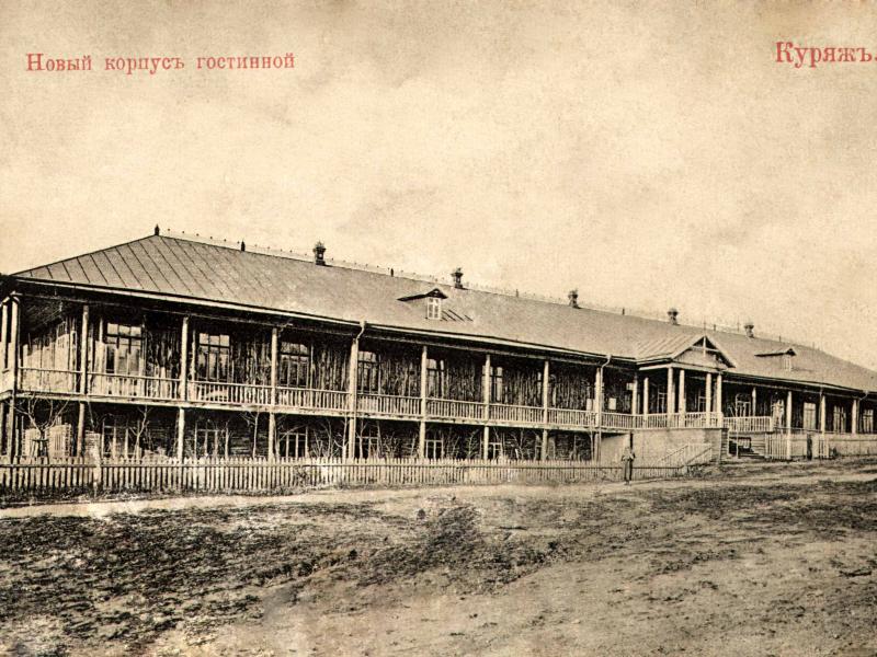 Подворки. Куряжский Старохарьковский Преображенский монастырь. архивная фотография, Новый корпус гостиницы для паломников на территории монастыря, 1914 г. Источник: http://otkudarodom.ua/ru/node/453