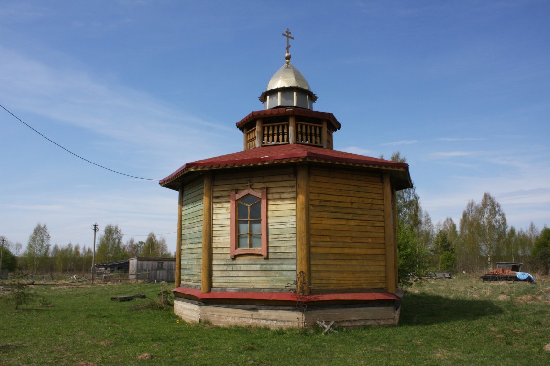 Церковь Царственных страстотерпцев, Старое Рахино (Крестецкий район, Новгородская область). фасады