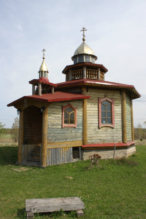 Церковь Царственных страстотерпцев, Старое Рахино (Крестецкий район, Новгородская область). фасады