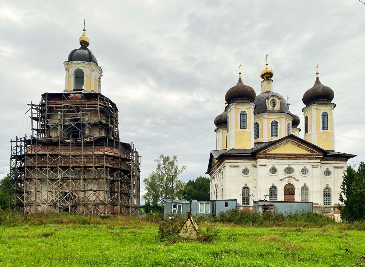 Храмовый комплекс. Церкви Преображения Господня и Димитрия Ростовского, Спасс-Косицы (Наро-Фоминский городской округ, Московская область). документальные фотографии, Вид с юга