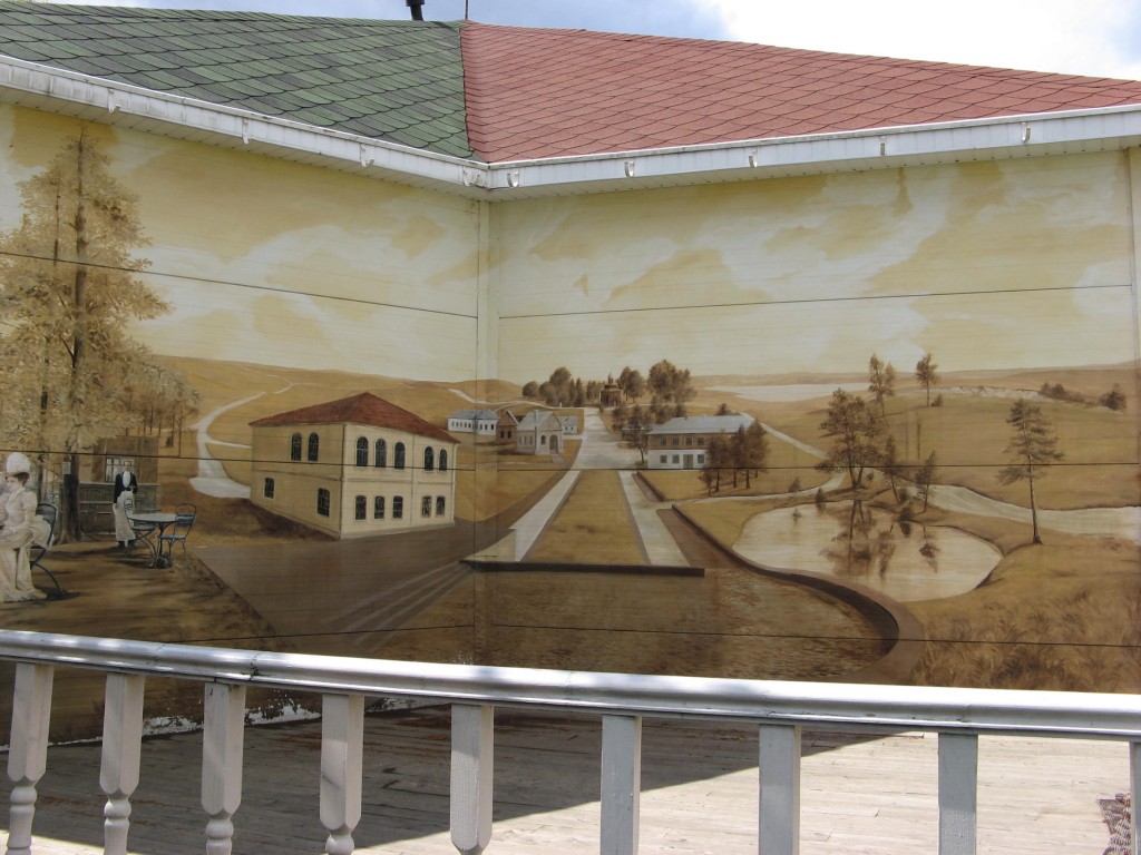 Часовня Маргариты Мензелинской, Орловка (Набережные Челны, город, Республика Татарстан). дополнительная информация, Вид  фасада Дома православной книги, за которым находится часовня
