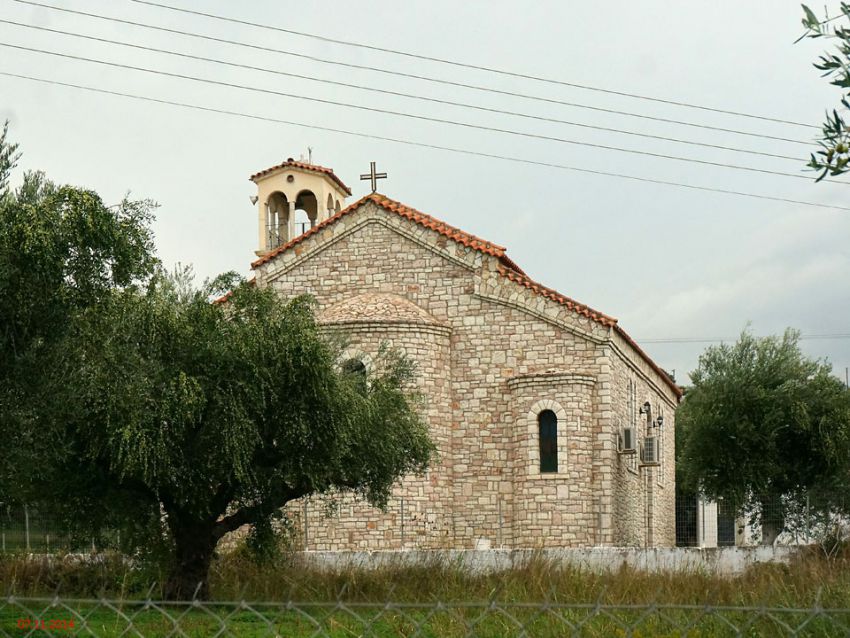 Церковь Космы и Дамиана, Эпископи (Пелопоннес (Πελοπόννησος), Греция). общий вид в ландшафте