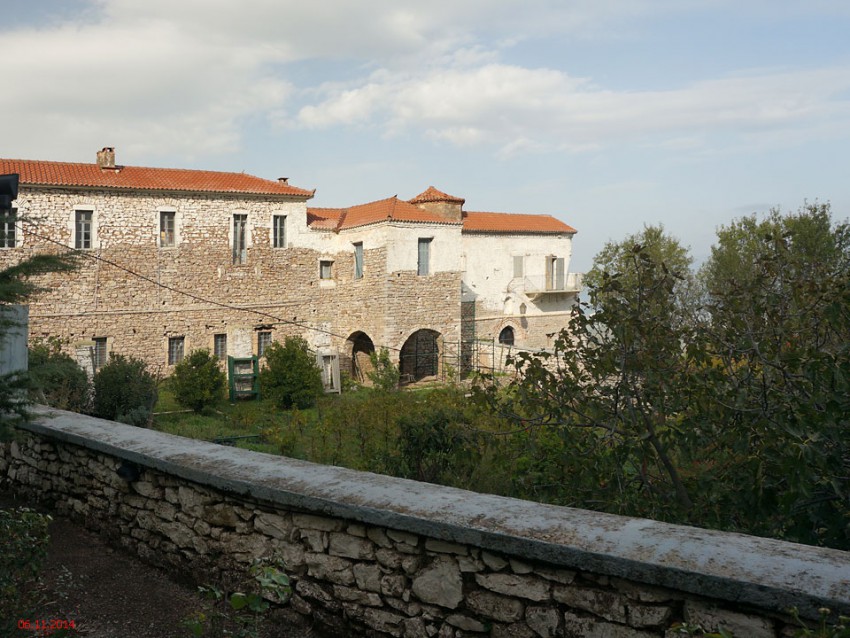 Монастырь Богородицы Вулканиатисса, Мавромати (Пелопоннес (Πελοπόννησος), Греция). фасады