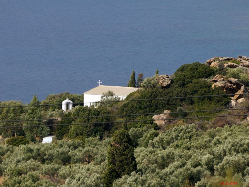 Неизвестная церковь, Палеокастро (Пелопоннес (Πελοπόννησος), Греция). общий вид в ландшафте