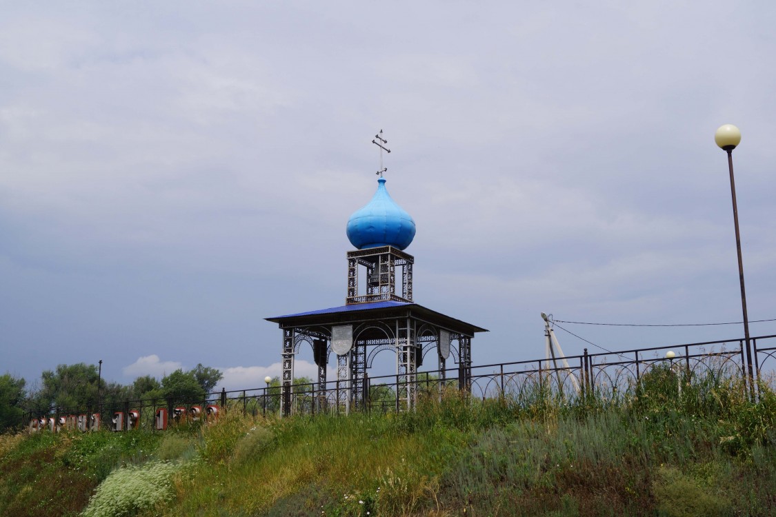 Красный Яр. Часовня в память о погибших в годы Великой Отечественной войны. фасады