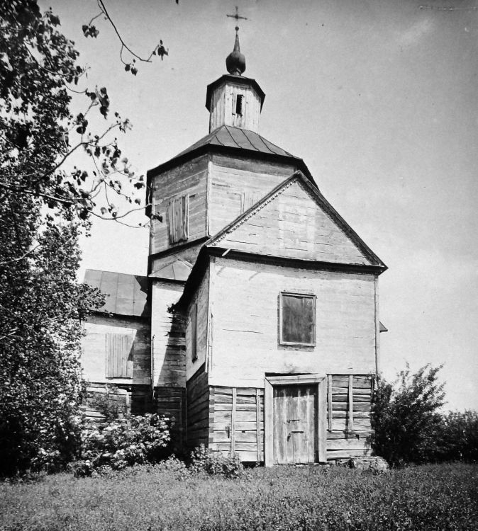 Церковь Параскевы Пятницы, Бакировка (Ахтырский район, Украина, Сумская область). архивная фотография, За свою долгую историю церковь пережила не одну перестройку, восстановление и воссоздание (1712, 1801, 1864, 1901, 1903 г.г.). Вид с северо-запада. Фото из личного альбома С.А. Таранушенко, 1927 г. Адрес хранения Институт рукописи Национальной библиотеки Украины им. И. Вернадского