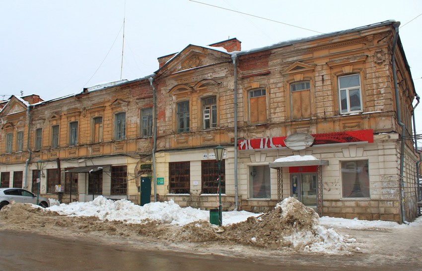 Самара. Неизвестная старообрядческая церковь в доме Саниных. общий вид в ландшафте