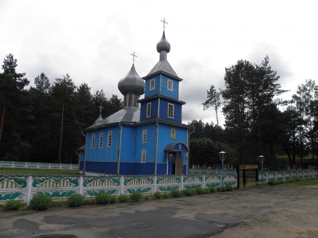 Лыще. Церковь Александра Невского. общий вид в ландшафте