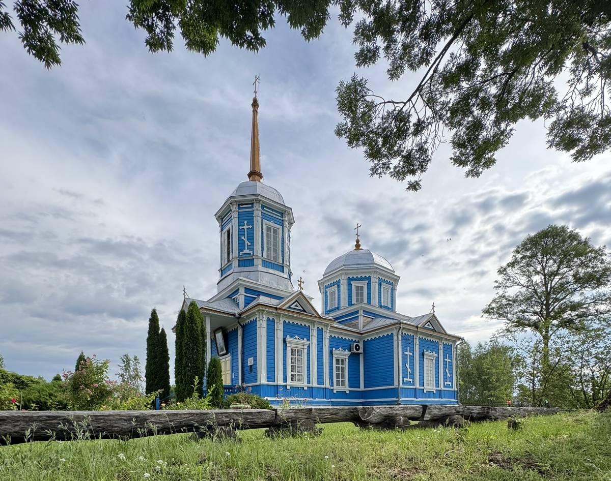 Вид с юго-запада, фасады. Церковь Троицы Живоначальной, Местковичи (Пинский район, Беларусь, Брестская область)