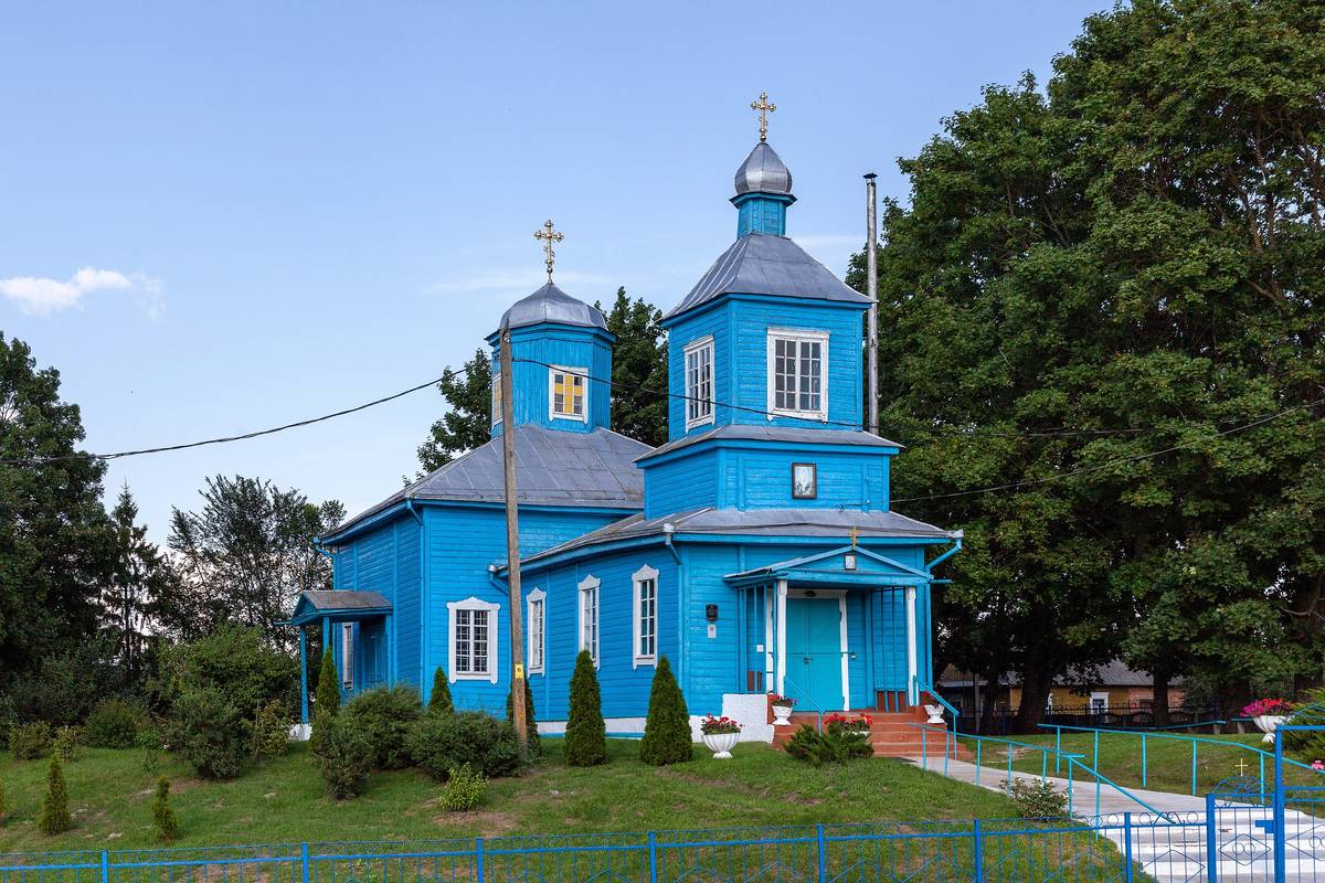 общий вид в ландшафте. Церковь Вознесения Господня, Ставок (Пинский район, Беларусь, Брестская область)