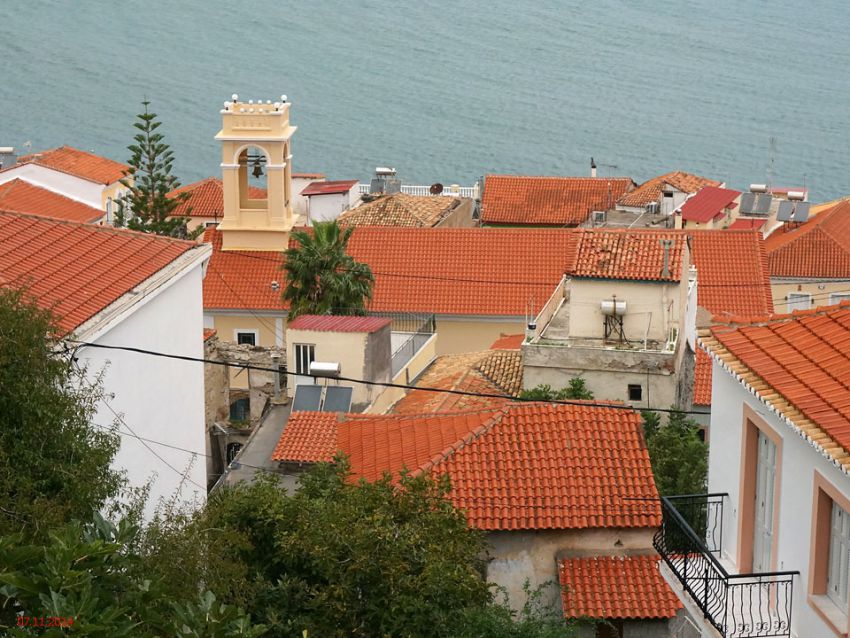 Церковь Димитрия Солунского, Корони (Пелопоннес (Πελοπόννησος), Греция). общий вид в ландшафте