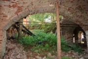 Церковь Николая Чудотворца, Крыша верхнего храма, рухнув, пробила потолок нижнего храма.<br>, Черновское, Шабалинский район, Кировская область