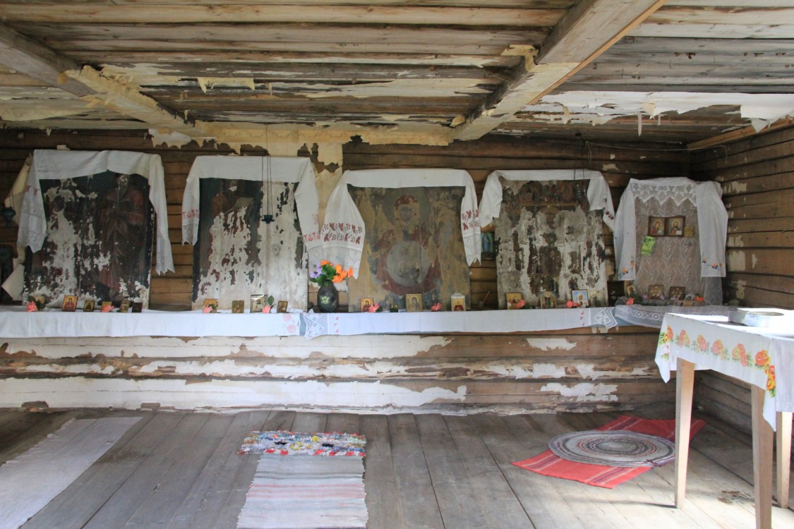 Часовня Параскевы Пятницы, Рокино (Струго-Красненский район, Псковская область). интерьер и убранство, Общий вид внутреннего интерьера на восток.