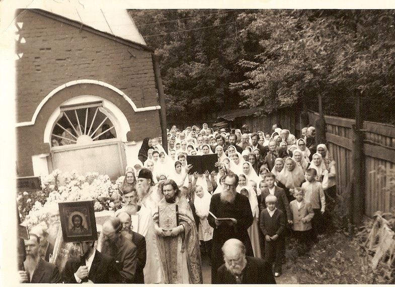Церковь Успения Пресвятой Богородицы (старообрядческая), Нижегородский район (Нижний Новгород, город, Нижегородская область). архивная фотография, Источник: http://mu-pankratov.livejournal.com/  Начало 60-х. Крестный ход на 