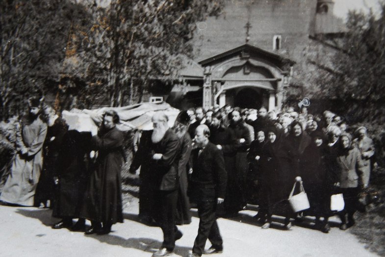 Церковь Успения Пресвятой Богородицы (старообрядческая), Нижегородский район (Нижний Новгород, город, Нижегородская область). архивная фотография, Источник: http://mu-pankratov.livejournal.com/  Похороны епископа Александра Чунина. Приезжим священникам власти не разрешили облачиться.