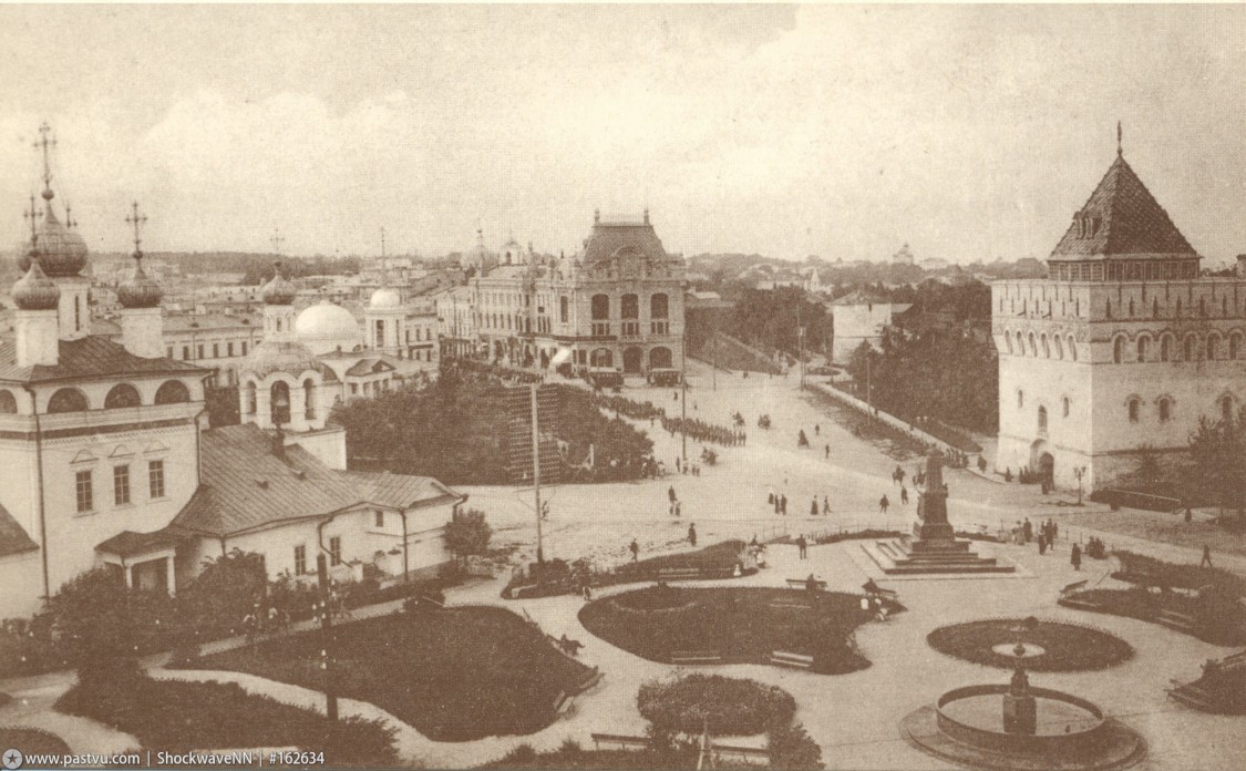 Нижегородский район. Церковь Алексия, митрополита Московского. архивная фотография, Источник: https://pastvu.com/p/162634   Слева Благовещенский собор, правее Церковь Благовещенская, против гимназии и св. Алексия Митрополита.