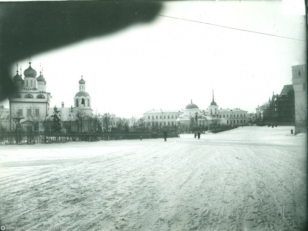 Церковь Алексия, митрополита Московского, Нижегородский район (Нижний Новгород, город, Нижегородская область). архивная фотография, Источник: https://pastvu.com   (1903—1904)  Слева Благовещенский собор, правее Церковь Благовещенская, против гимназии и св. Алексия Митрополита.
