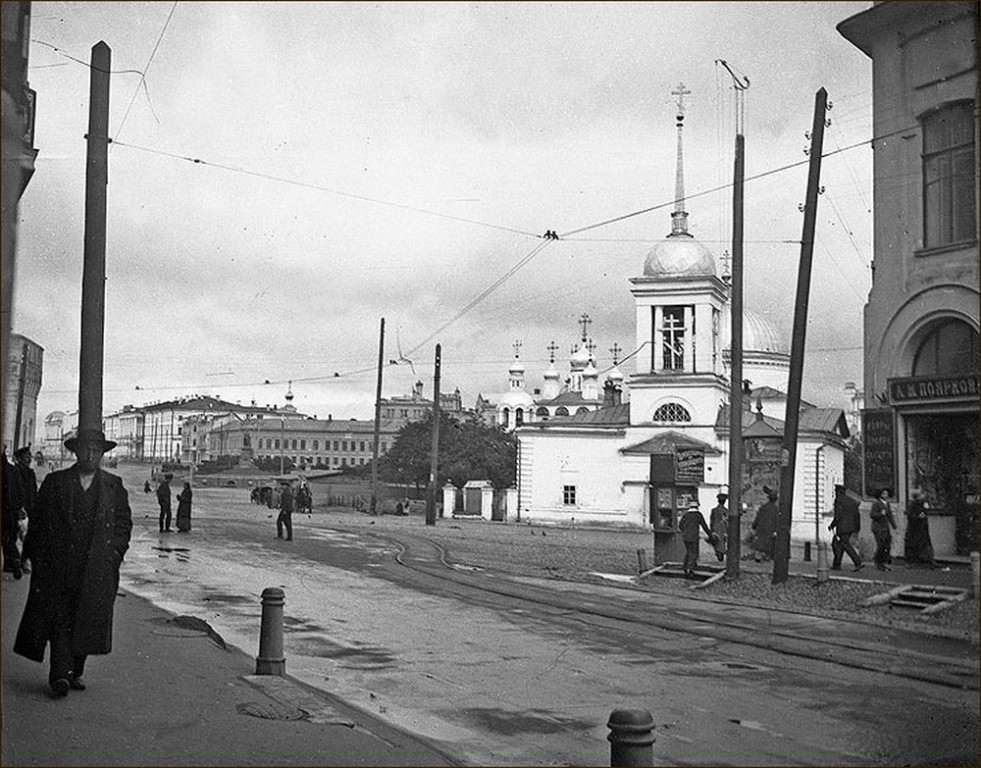Церковь Алексия, митрополита Московского, Нижегородский район (Нижний Новгород, город, Нижегородская область). архивная фотография, Фото Дмитрия Михайловича Селивановского 1890 год.Справа видно здание Алексеевской церкви (Церковь Алексия Митрополита).За Алексеевской церковью просматривается Благовещенский собор (не сохранился). 