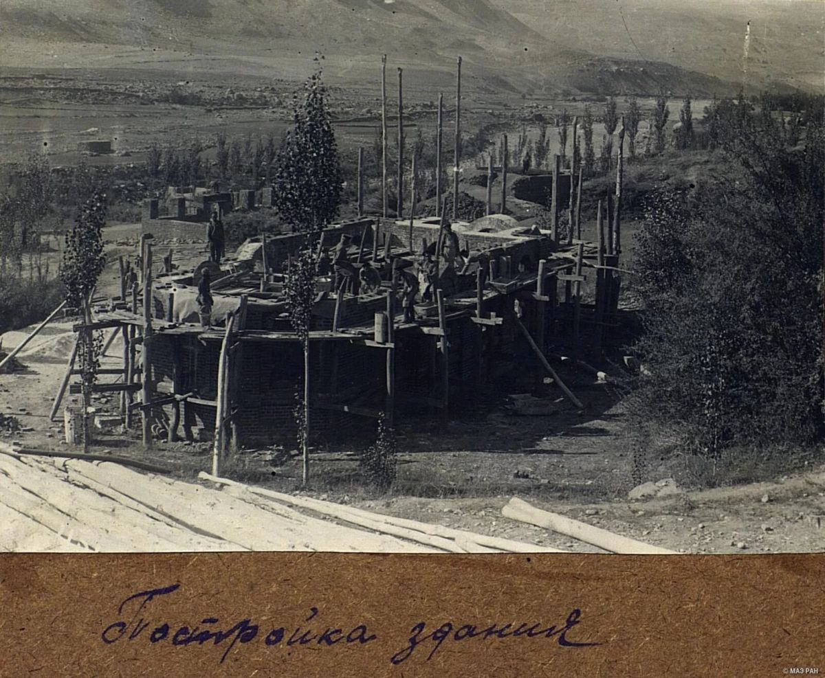 Церковь Михаила Архангела, Хорог (Таджикистан, Прочие страны). архивная фотография, Постройка Церкви в Хороге (вид на алтарную часть)