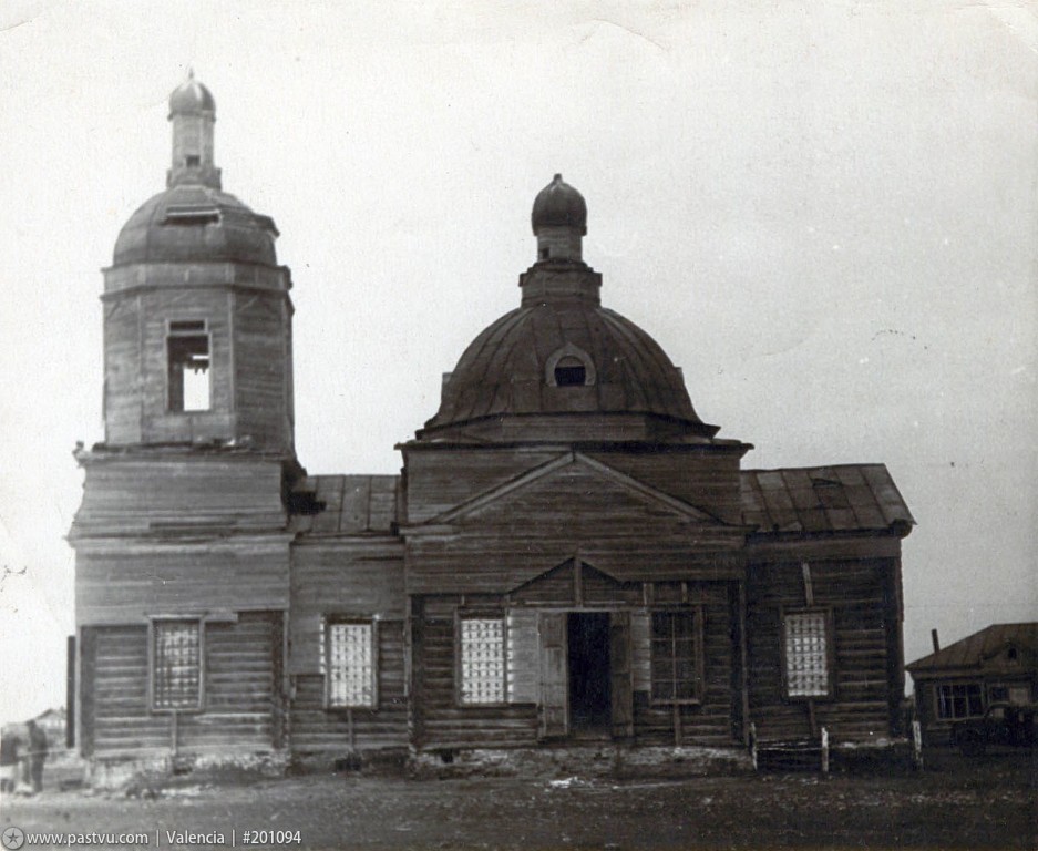 Церковь Троицы Живоначальной, Куртайлы (Саргатский район, Омская область). архивная фотография, Свято-Троицкая церковь, с.Куртайлы 1946, Автор:Алексей Кулишкин с сайта https://pastvu.com/p/201094