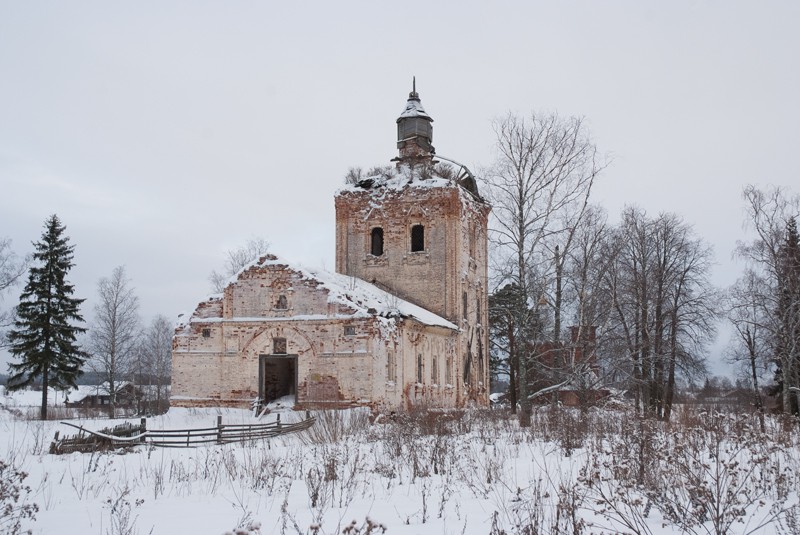 Церковь Владимирской иконы Божией Матери, Заручевская (Вельский район, Архангельская область). общий вид в ландшафте