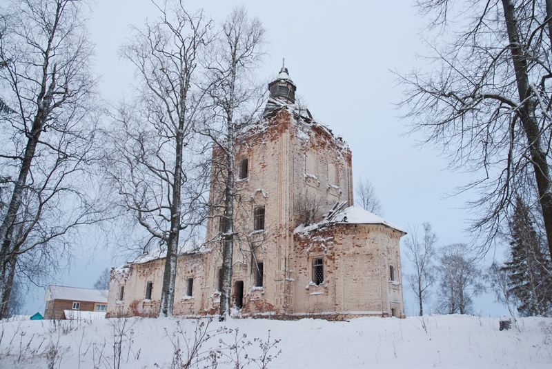 Церковь Владимирской иконы Божией Матери, Заручевская (Вельский район, Архангельская область). общий вид в ландшафте