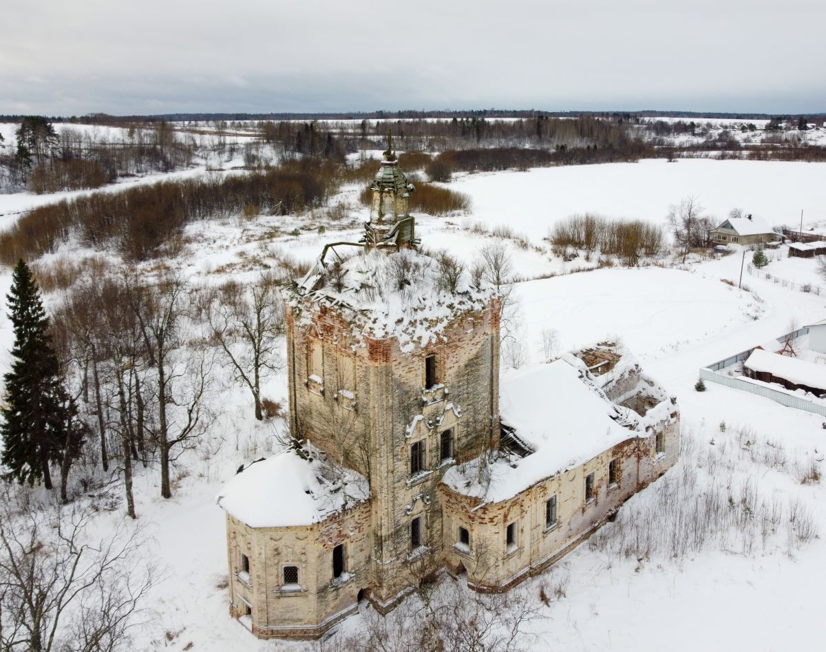 Церковь Владимирской иконы Божией Матери, Заручевская (Вельский район, Архангельская область). общий вид в ландшафте