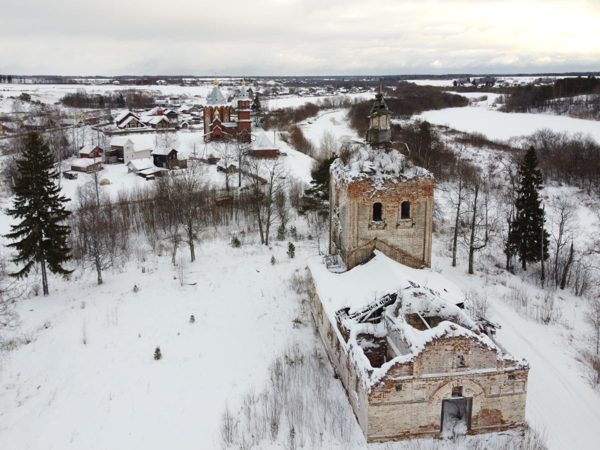 Церковь Владимирской иконы Божией Матери, Заручевская (Вельский район, Архангельская область). общий вид в ландшафте