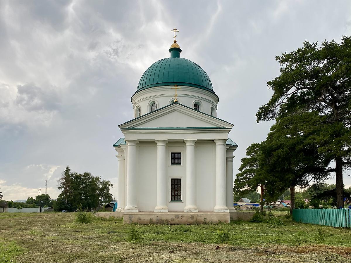 Вид с востока, фасады. Церковь Спаса Нерукотворного Образа, Спасское (Саракташский район, Оренбургская область)