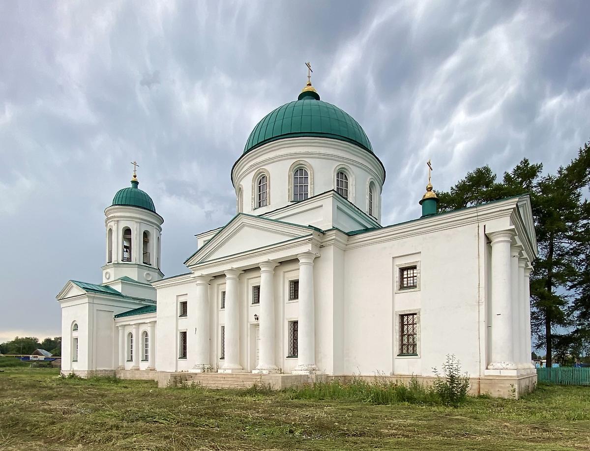 Вид с юго-востока, фасады. Церковь Спаса Нерукотворного Образа, Спасское (Саракташский район, Оренбургская область)