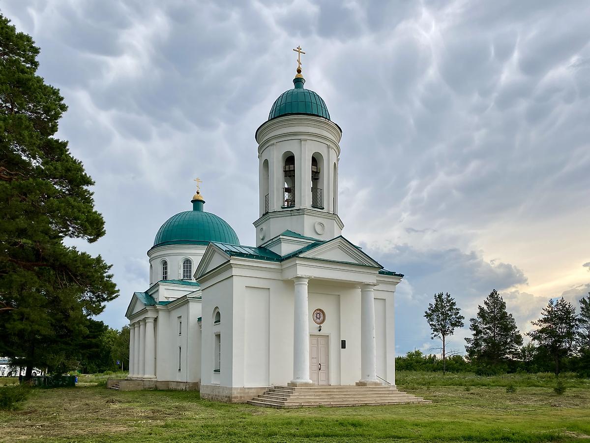 Вид с северо-запада, фасады. Церковь Спаса Нерукотворного Образа, Спасское (Саракташский район, Оренбургская область)