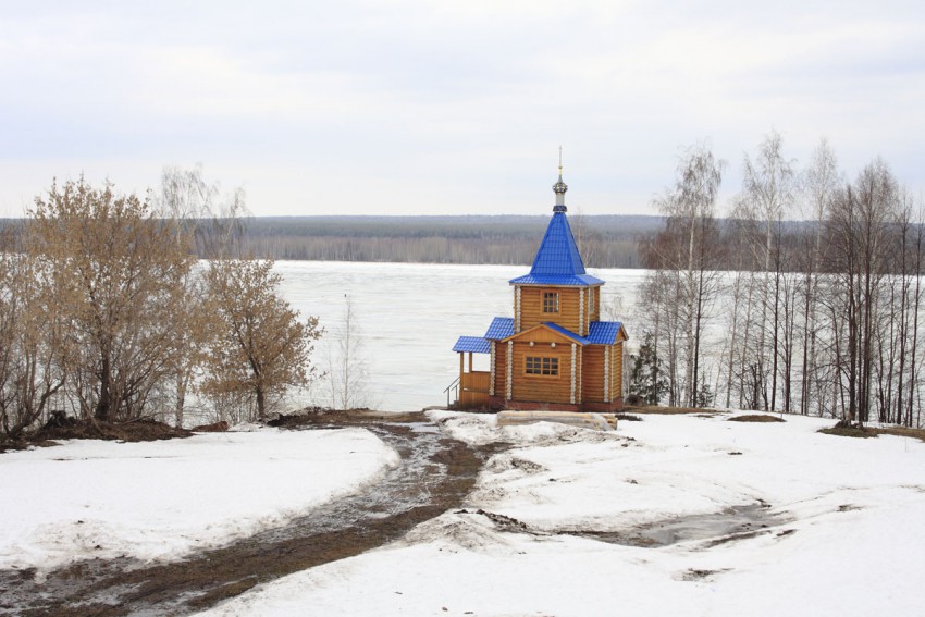 Оханск. Часовня Новомучеников и исповедников Церкви Русской. общий вид в ландшафте