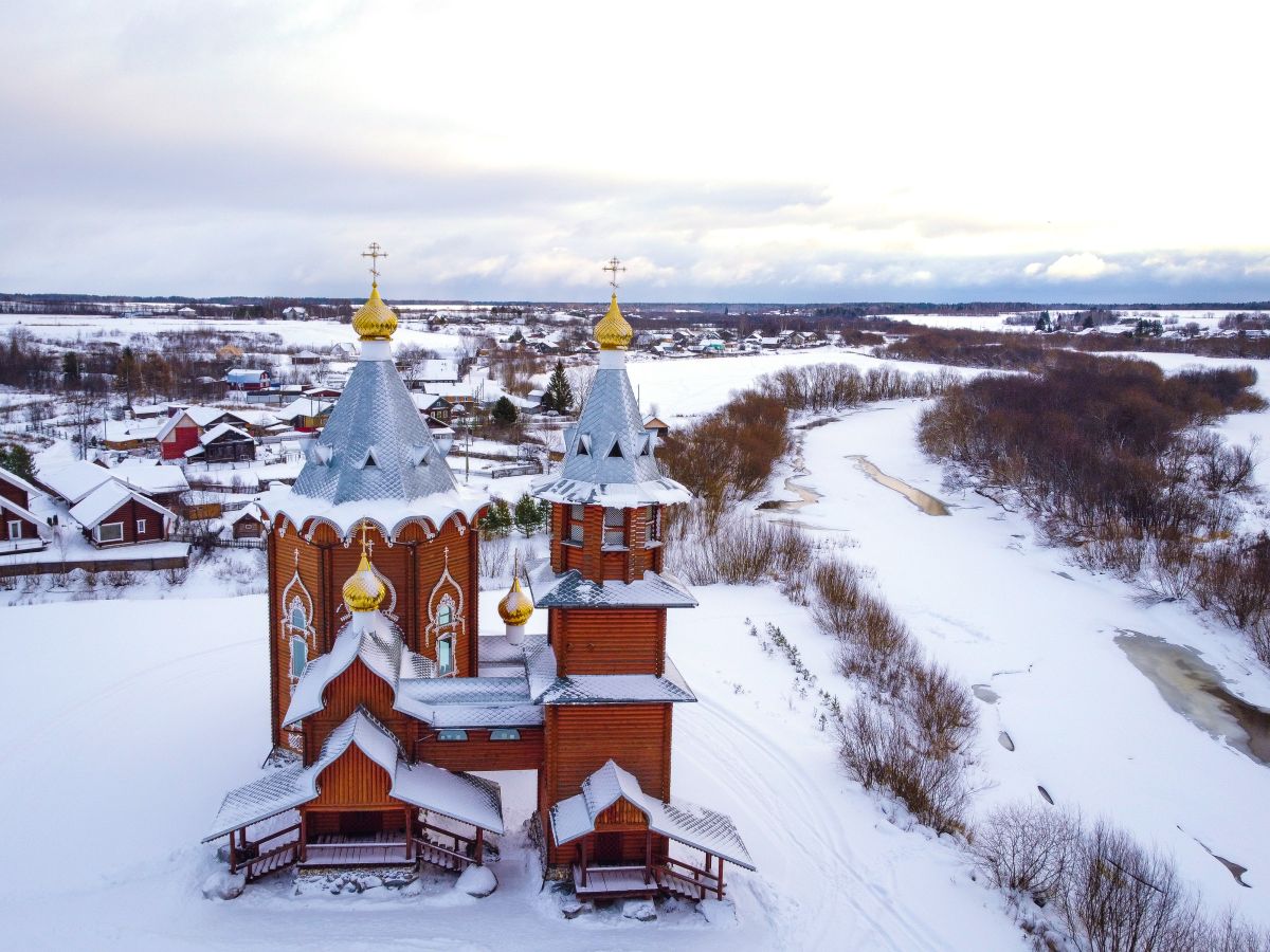 Церковь Иоанна Предтечи, Заручевская (Вельский район, Архангельская область). общий вид в ландшафте
