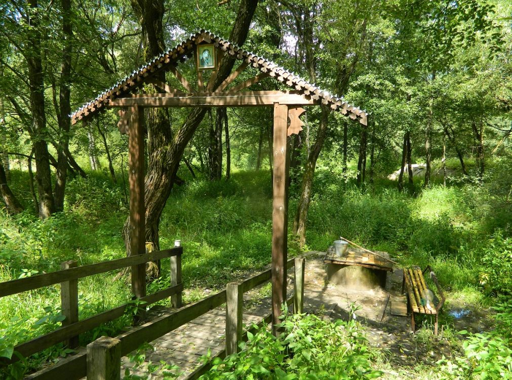 Часовня Казанской иконы Божией Матери, Иванищево (Орехово-Зуевский городской округ, Московская область). дополнительная информация, Святой источник Казанской иконы Божией Матери, возле которого до 2015 г.стояла часовня 