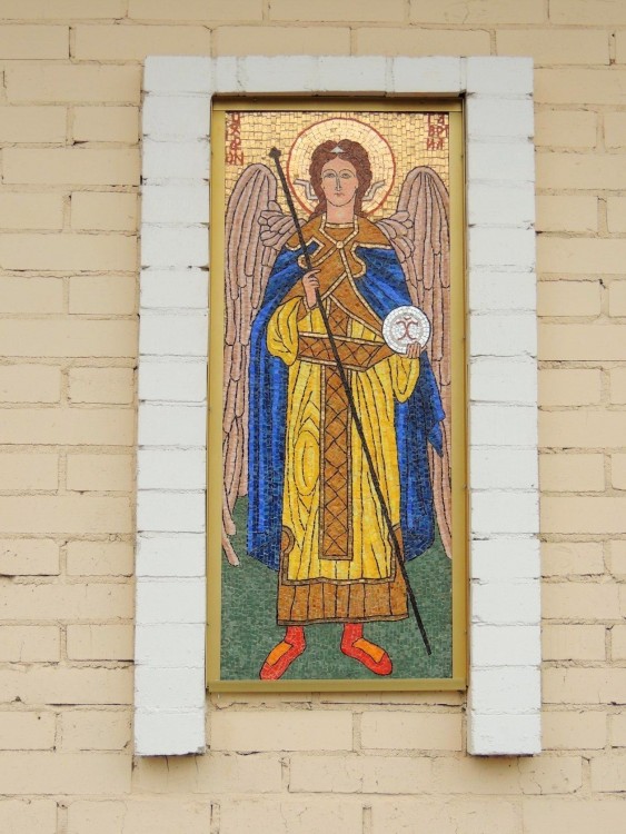 Битца. Церковь Марины. архитектурные детали, Мозаичный образ архангела Гавриила на западном фасаде