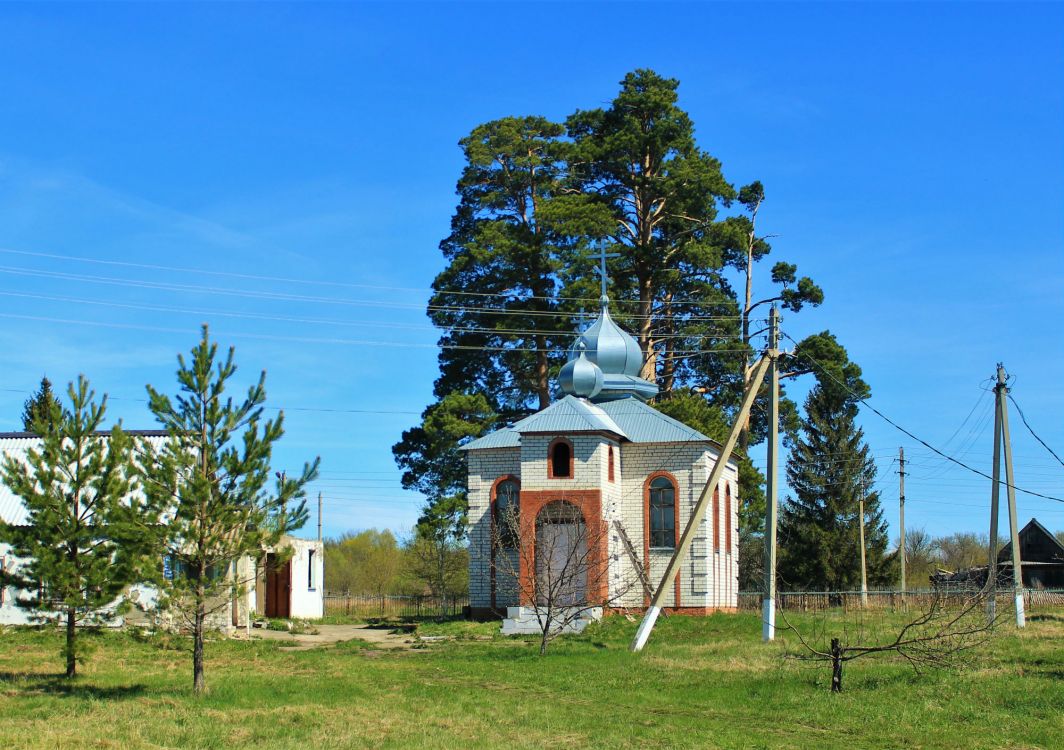 Новая Сахча. Церковь Троицы Живоначальной. общий вид в ландшафте