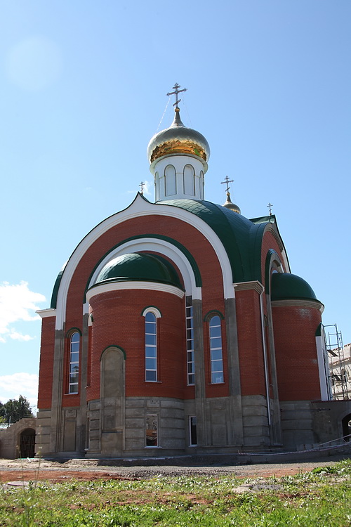 Челябинск. Церковь Сергия Радонежского. фасады