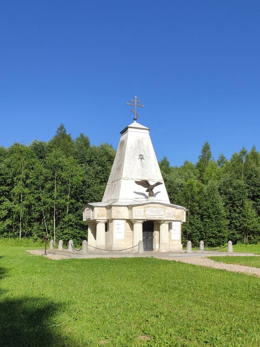 Часовня-памятник 1-му и 19-му егерским полкам, Бородинское Поле (Можайский городской округ, Московская область). фасады