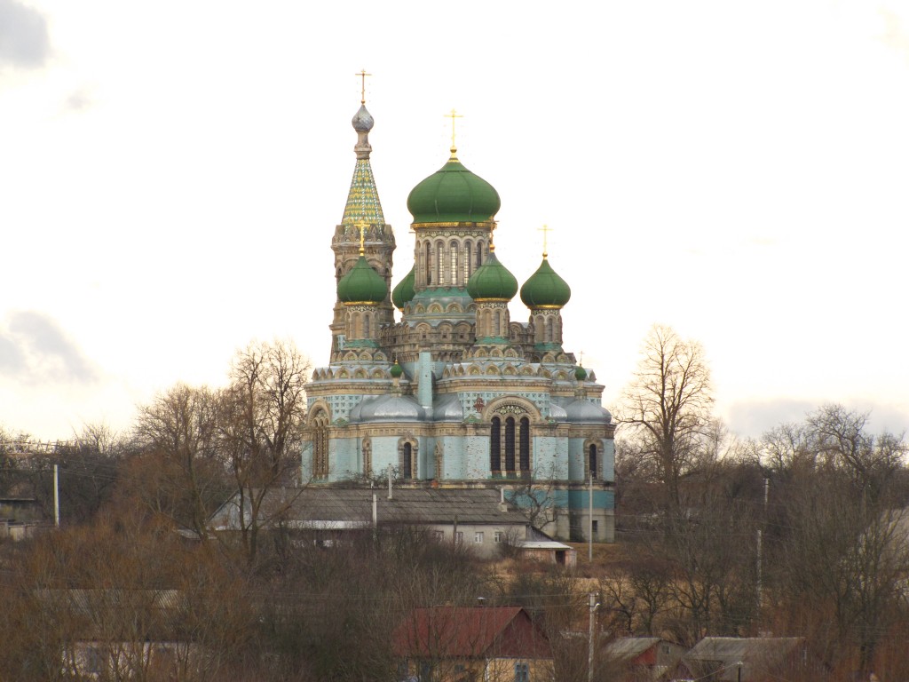 Белокриницкий Успенский женский монастырь. Собор Успения Пресвятой Богородицы, Белая Криница (Черновицкий район, Украина, Черновицкая область). общий вид в ландшафте