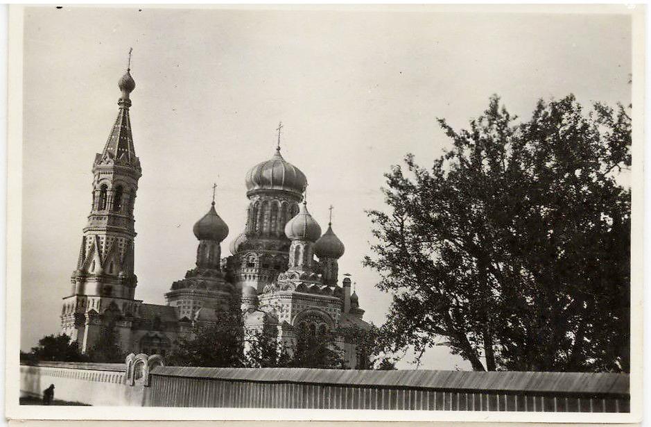 Фото 1941 г. с аукциона e-bay.de, архивная фотография. Белокриницкий Успенский женский монастырь. Собор Успения Пресвятой Богородицы, Белая Криница (Черновицкий район, Украина, Черновицкая область)