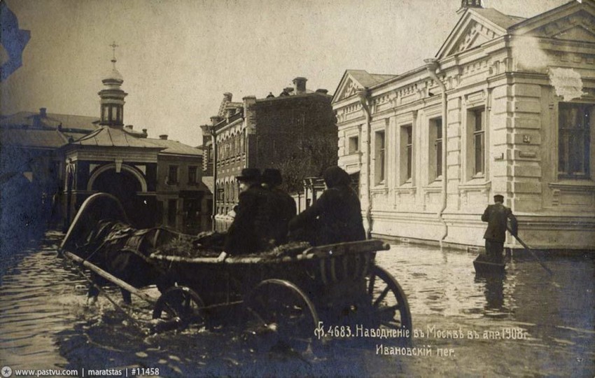 Часовня Иоанна Воина в Якиманском переулке, Якиманка (Центральный административный округ (ЦАО), г. Москва). архивная фотография, архив Величко 1908 год Источник http://oldmos.ru/old/photo/view/11458