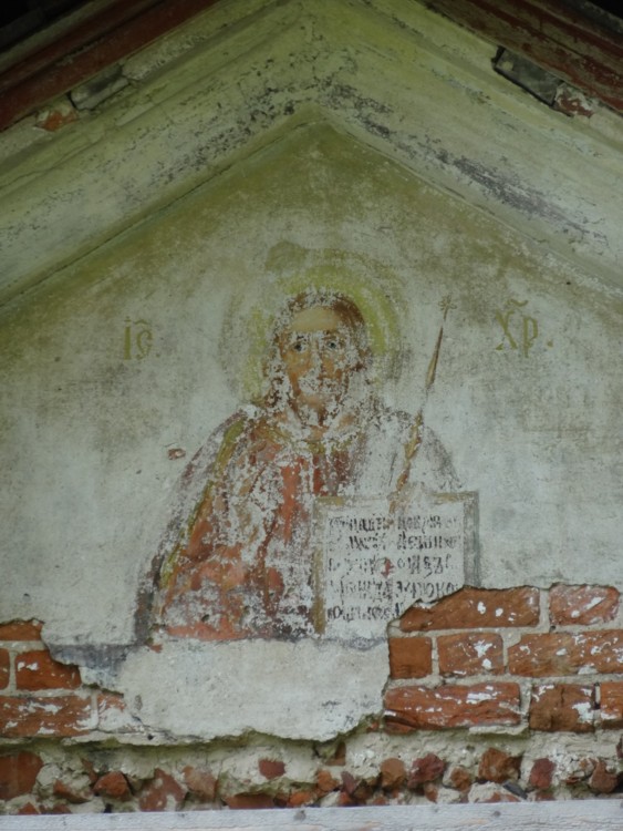 Церковь Троицы Живоначальной, Шадрино (Сокольский район, Вологодская область). дополнительная информация, Образ Иисуса Христа на фасаде церкви.
