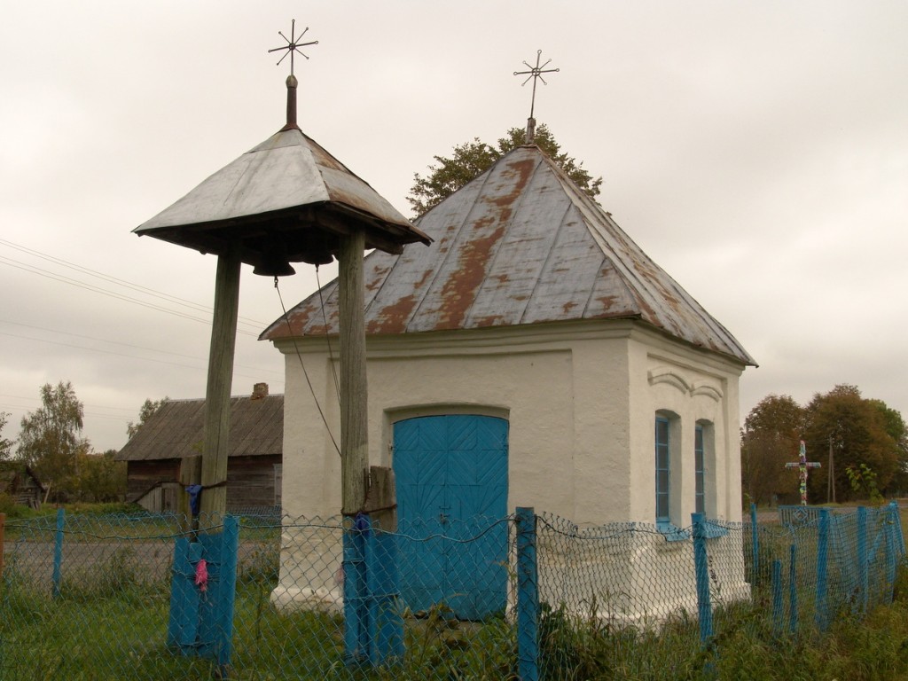 Часовня Николая Чудотворца, Паре (Пинский район, Беларусь, Брестская область). общий вид в ландшафте