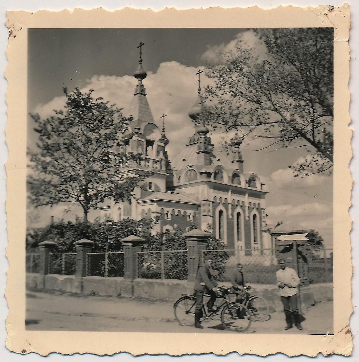 Вид с юго-западной стороны. Фото 1941 г. с аукциона e-bay.de, архивная фотография. Церковь Покрова Пресвятой Богородицы, Славатыче (Люблинское воеводство, Польша)