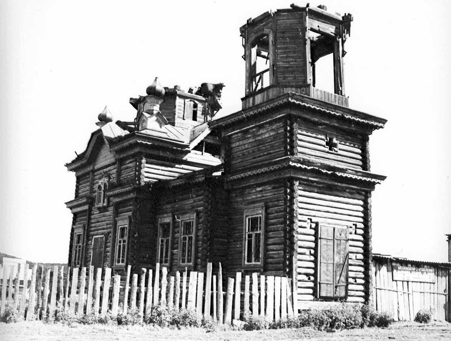 Церковь Покрова Пресвятой Богородицы, Новоалександровка (Уярский район, Красноярский край). архивная фотография, Вид с северо-запада, фотография 1980-х г.г. Источник: http://naov.ru