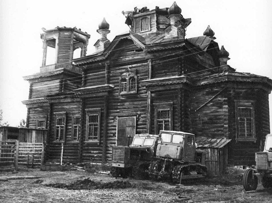 Церковь Покрова Пресвятой Богородицы, Новоалександровка (Уярский район, Красноярский край). архивная фотография, Вид с юго-востока, фотография 1980-х г.г. Источник: http://naov.ru