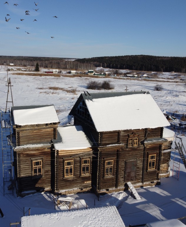 Церковь Покрова Пресвятой Богородицы, Новоалександровка (Уярский район, Красноярский край). фасады, С высоты вид с юга