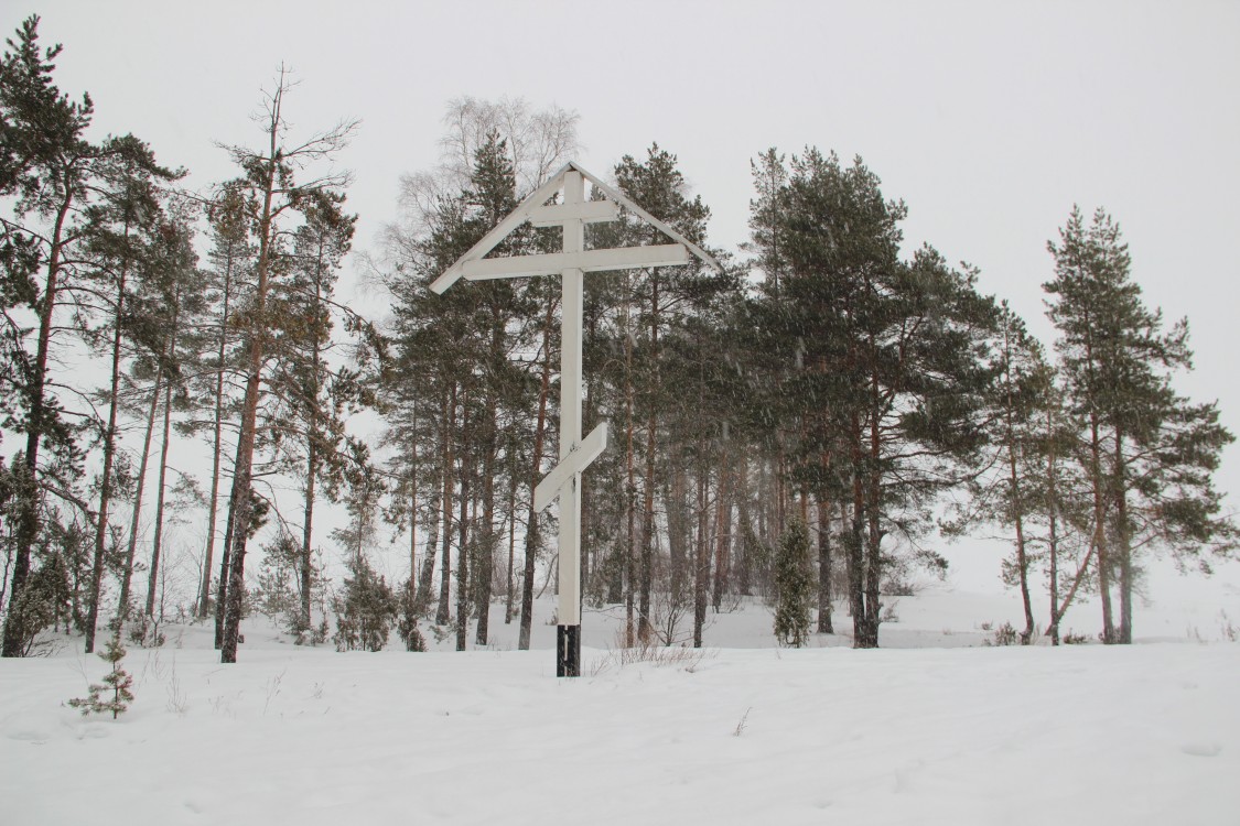 Церковь Воскресения Христова, Шумаровский Остров, урочище (Рыбинский район, Ярославская область). дополнительная информация, Памятный крест на Шумаровском острове  у места, где стояла церковь
