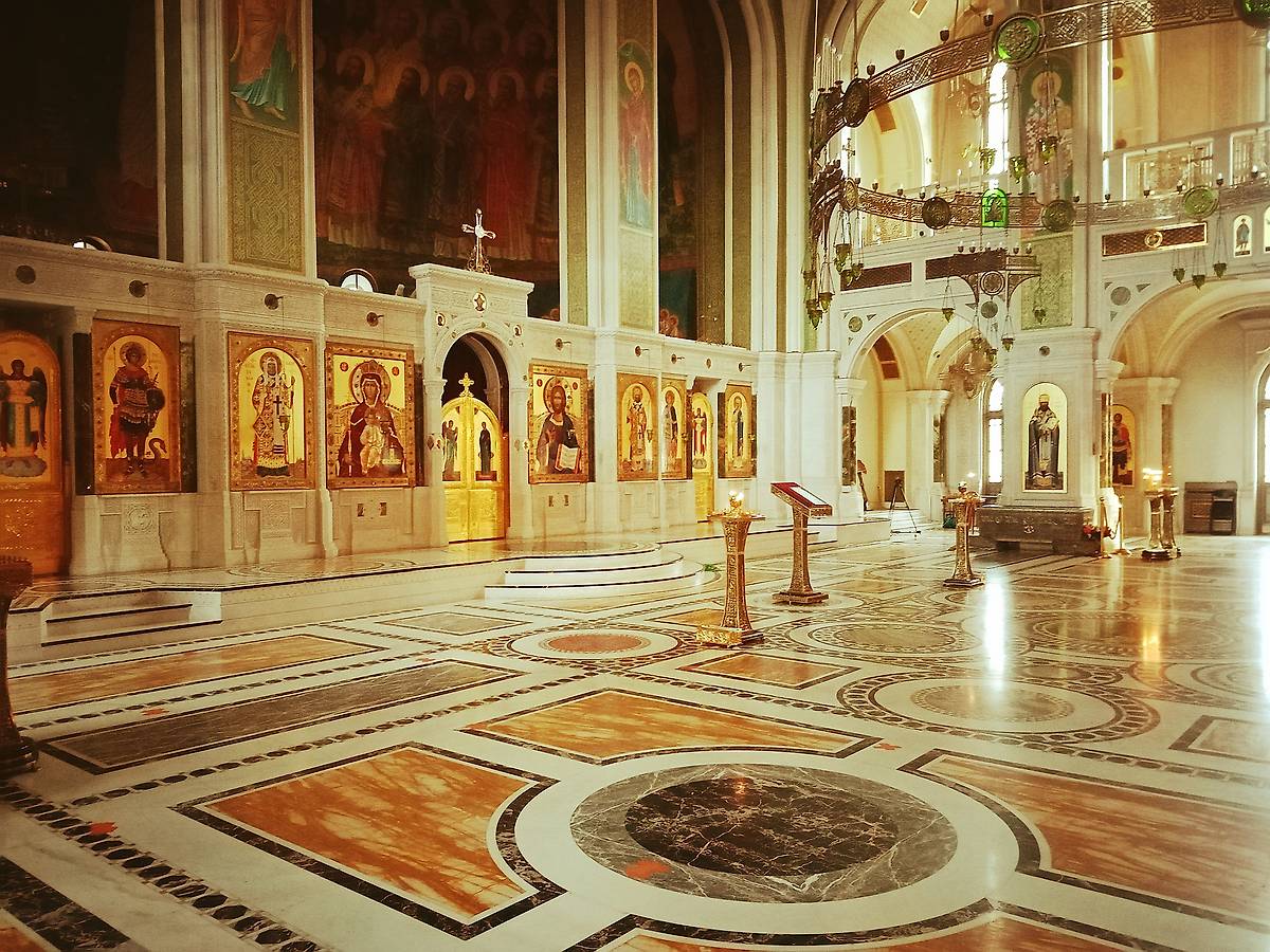 Общий вид трапезной собора, интерьер и убранство. Сретенский монастырь. Собор Новомучеников и исповедников Церкви Русской на Крови, Мещанский (Центральный административный округ (ЦАО), г. Москва)