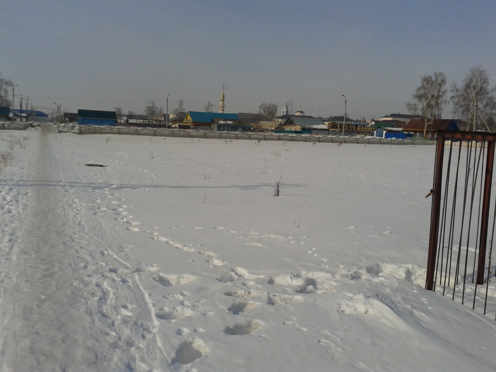 Церковь Троицы Живоначальной, Мензелинск (Мензелинский район, Республика Татарстан). дополнительная информация, На этом ныне пустыре на пересечении улиц Гурьянова и Свердлова  стояла Троицкая церковь.
